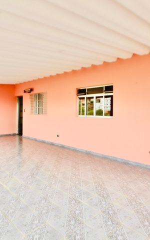 Casa à venda com 145m², 4 quartos e 4 vagas Casa à venda com 145m², 4 quartos e 4 vagasVaranda