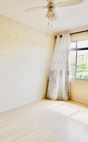 Casa à venda com 145m², 4 quartos e 4 vagas Casa à venda com 145m², 4 quartos e 4 vagasSala
