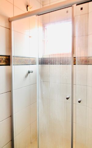 Casa à venda com 145m², 4 quartos e 4 vagas Casa à venda com 145m², 4 quartos e 4 vagasBanheiro 2