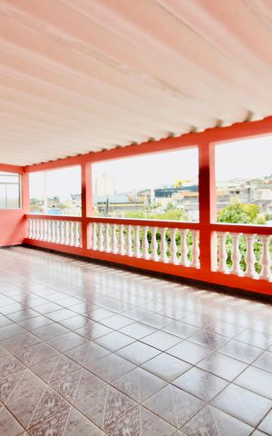 Casa à venda com 145m², 4 quartos e 4 vagas Casa à venda com 145m², 4 quartos e 4 vagasVaranda