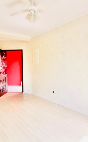 Casa à venda com 145m², 4 quartos e 4 vagas Casa à venda com 145m², 4 quartos e 4 vagasSala