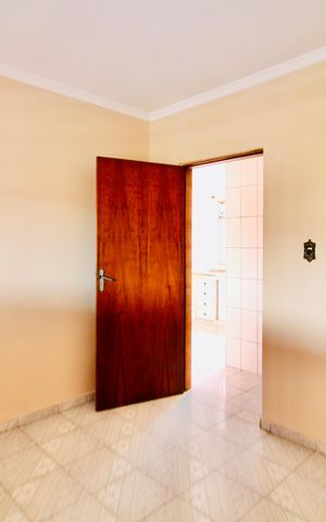 Casa à venda com 145m², 4 quartos e 4 vagas Casa à venda com 145m², 4 quartos e 4 vagasQuarto 4