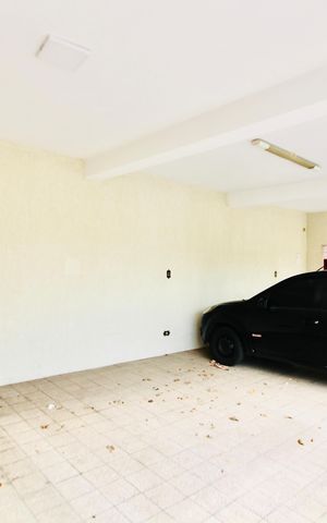 Casa à venda com 145m², 4 quartos e 4 vagas Casa à venda com 145m², 4 quartos e 4 vagasGaragem