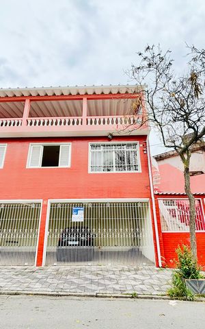 Casa à venda com 145m², 4 quartos e 4 vagas Casa à venda com 145m², 4 quartos e 4 vagasFachada