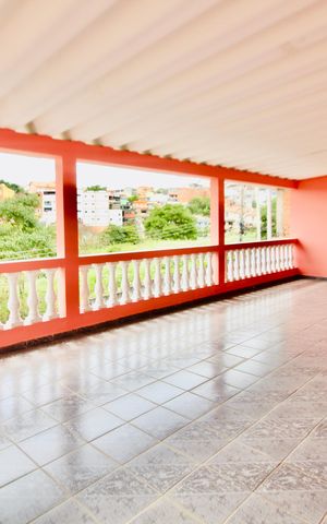 Casa à venda com 145m², 4 quartos e 4 vagas Casa à venda com 145m², 4 quartos e 4 vagasVaranda