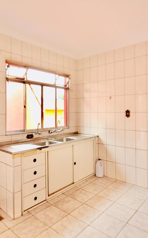 Casa à venda com 145m², 4 quartos e 4 vagas Casa à venda com 145m², 4 quartos e 4 vagasCozinha