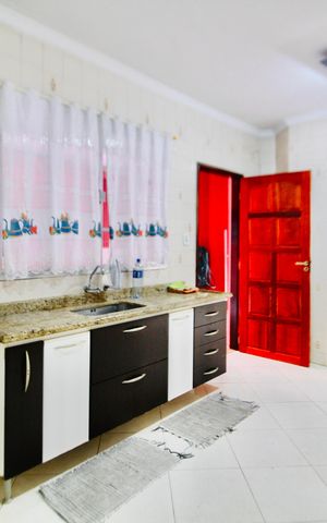 Casa à venda com 145m², 4 quartos e 4 vagas Casa à venda com 145m², 4 quartos e 4 vagasCozinha