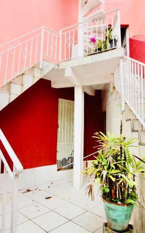 Casa à venda com 145m², 4 quartos e 4 vagas Casa à venda com 145m², 4 quartos e 4 vagasEntrada