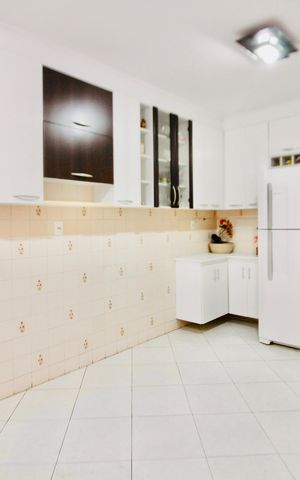 Casa à venda com 145m², 4 quartos e 4 vagas Casa à venda com 145m², 4 quartos e 4 vagasCozinha
