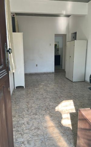Casa à venda com 90m², 2 quartos e sem vaga Casa à venda com 90m², 2 quartos e sem vagaSala
