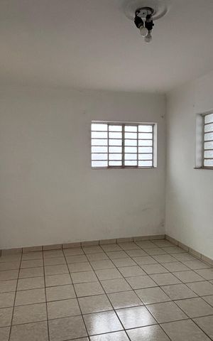 Casa à venda com 180m², 5 quartos e 4 vagas Casa à venda com 180m², 5 quartos e 4 vagasSala de Jantar