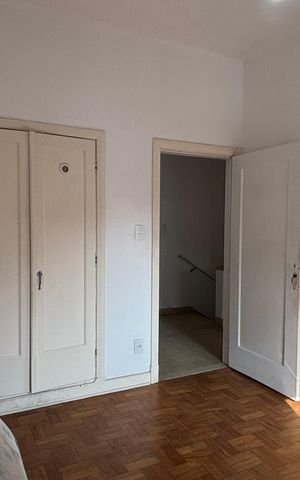 Casa à venda com 180m², 5 quartos e 4 vagas Casa à venda com 180m², 5 quartos e 4 vagasQuarto 2