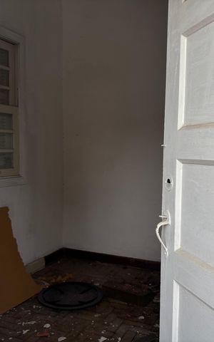 Casa à venda com 180m², 5 quartos e 4 vagas Casa à venda com 180m², 5 quartos e 4 vagasQuartos de serviço