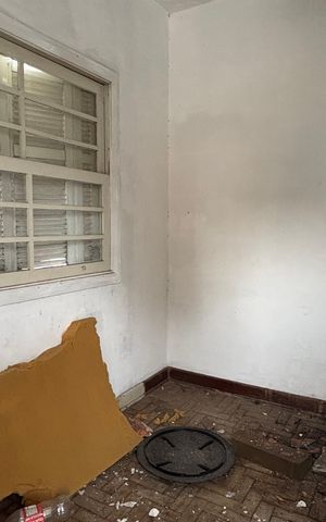 Casa à venda com 180m², 5 quartos e 4 vagas Casa à venda com 180m², 5 quartos e 4 vagasQuartos de serviço