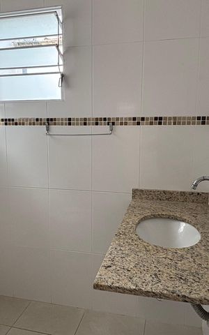 Casa à venda com 180m², 5 quartos e 4 vagas Casa à venda com 180m², 5 quartos e 4 vagasBanheiro Social