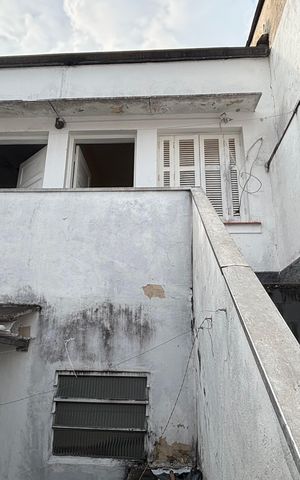 Casa à venda com 180m², 5 quartos e 4 vagas Casa à venda com 180m², 5 quartos e 4 vagasQuartos de serviço