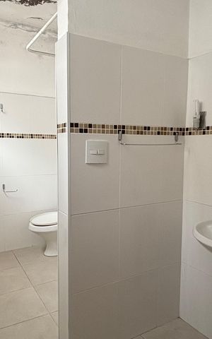 Casa à venda com 180m², 5 quartos e 4 vagas Casa à venda com 180m², 5 quartos e 4 vagasBanheiro da Suíte