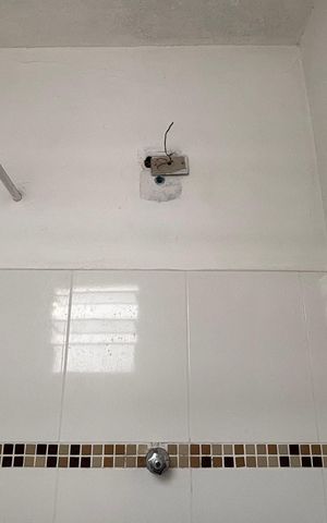 Casa à venda com 180m², 5 quartos e 4 vagas Casa à venda com 180m², 5 quartos e 4 vagasBanheiro Banheiro Socialda Suíte