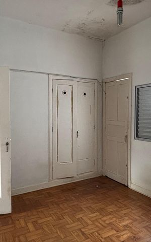Casa à venda com 180m², 5 quartos e 4 vagas Casa à venda com 180m², 5 quartos e 4 vagasSuíte