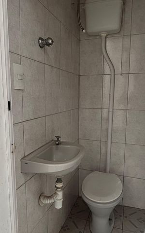 Casa à venda com 180m², 5 quartos e 4 vagas Casa à venda com 180m², 5 quartos e 4 vagasBanheiro de serviço
