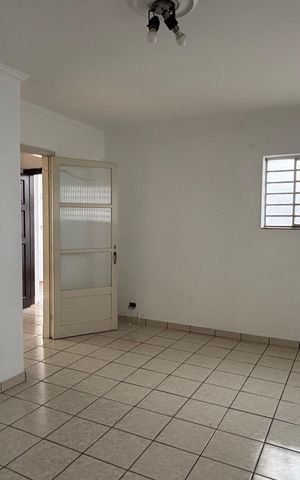 Casa à venda com 180m², 5 quartos e 4 vagas Casa à venda com 180m², 5 quartos e 4 vagasSala de Jantar