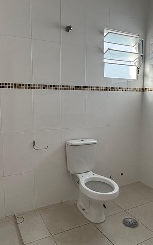 Casa à venda com 180m², 5 quartos e 4 vagas Casa à venda com 180m², 5 quartos e 4 vagasBanheiro Social