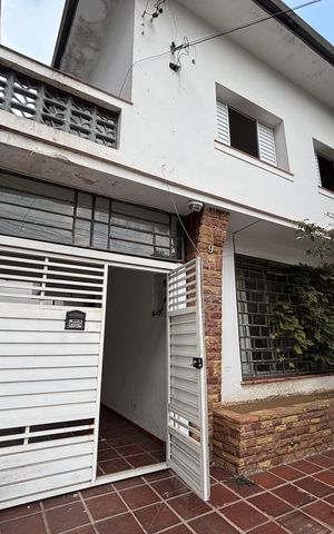 Casa à venda com 180m², 5 quartos e 4 vagas Casa à venda com 180m², 5 quartos e 4 vagasFachada