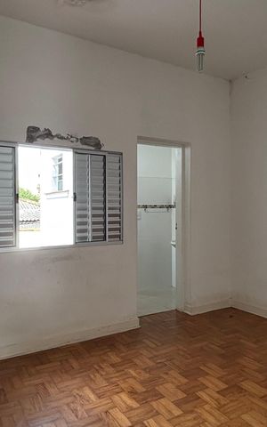 Casa à venda com 180m², 5 quartos e 4 vagas Casa à venda com 180m², 5 quartos e 4 vagasSuíte