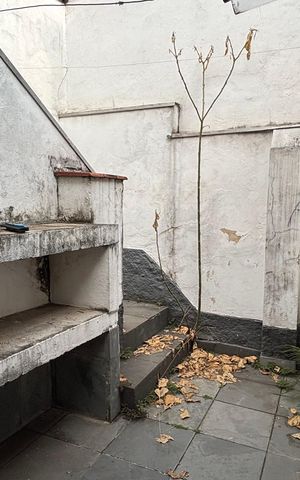 Casa à venda com 180m², 5 quartos e 4 vagas Casa à venda com 180m², 5 quartos e 4 vagasÁrea de Serviço