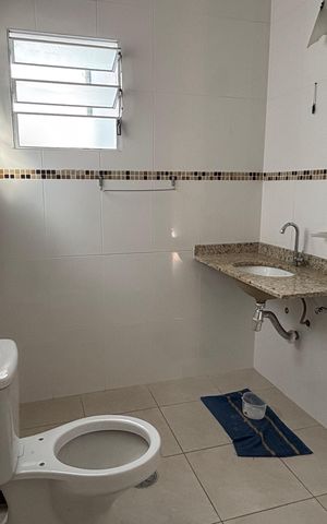 Casa à venda com 180m², 5 quartos e 4 vagas Casa à venda com 180m², 5 quartos e 4 vagasBanheiro Social