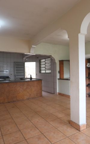 Casa à venda com 199m², 4 quartos e 2 vagasSala