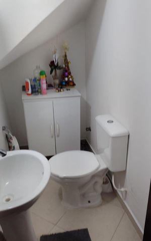Casa à venda com 120m², 2 quartos e 2 vagas Casa à venda com 120m², 2 quartos e 2 vagasBanheiro