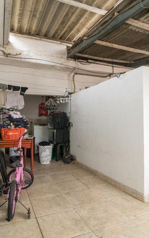 Casa à venda com 300m², 7 quartos e 2 vagas Casa à venda com 300m², 7 quartos e 2 vagasÁrea externa