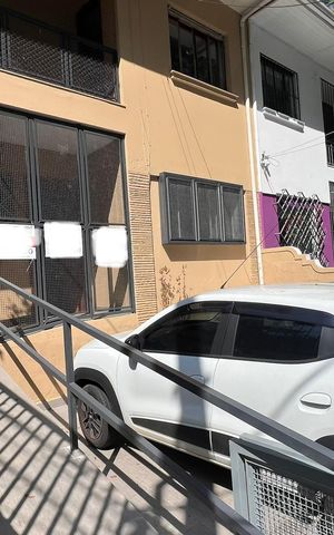 Casa à venda com 180m², 4 quartos e 2 vagas Casa à venda com 180m², 4 quartos e 2 vagasFachada