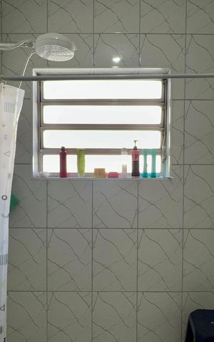 Casa à venda com 180m², 4 quartos e 2 vagas Casa à venda com 180m², 4 quartos e 2 vagasBanheiro