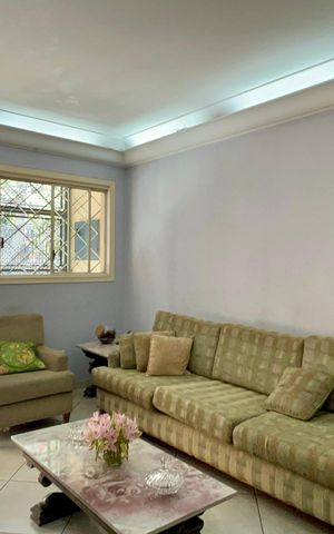Casa à venda com 180m², 4 quartos e 2 vagas Casa à venda com 180m², 4 quartos e 2 vagasSala