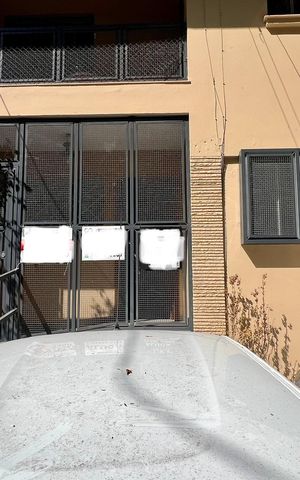 Casa à venda com 180m², 4 quartos e 2 vagas Casa à venda com 180m², 4 quartos e 2 vagasFachada