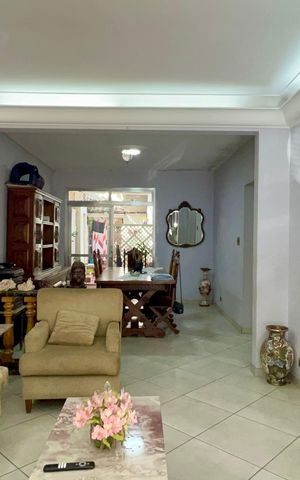 Casa à venda com 180m², 4 quartos e 2 vagas Casa à venda com 180m², 4 quartos e 2 vagasSala