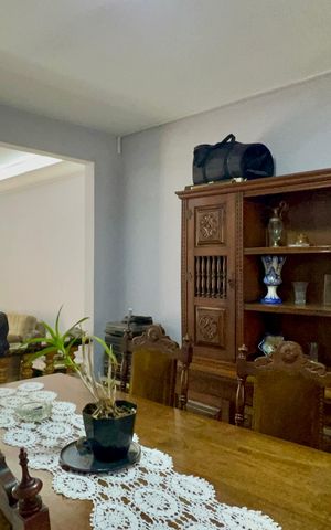 Casa à venda com 180m², 4 quartos e 2 vagas Casa à venda com 180m², 4 quartos e 2 vagasSala de Jantar