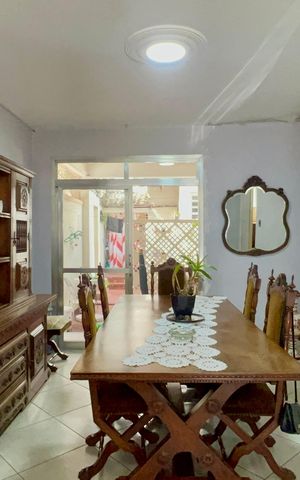 Casa à venda com 180m², 4 quartos e 2 vagas Casa à venda com 180m², 4 quartos e 2 vagasSala de Jantar