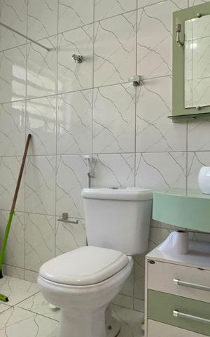 Casa à venda com 180m², 4 quartos e 2 vagas Casa à venda com 180m², 4 quartos e 2 vagasBanheiro