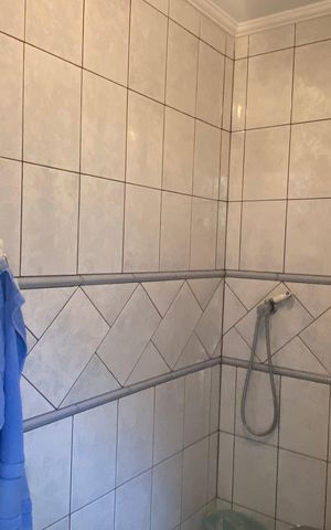Casa à venda com 500m², 2 quartos e 6 vagasBanheiro social