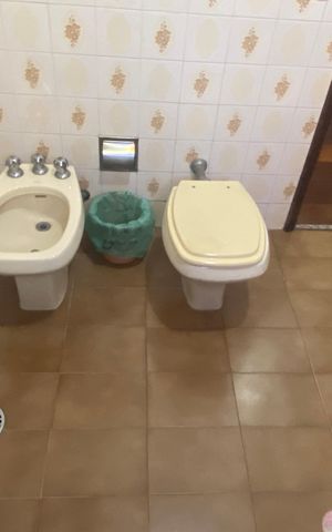 Casa à venda com 500m², 2 quartos e 6 vagasBanheiro da Suíte 2