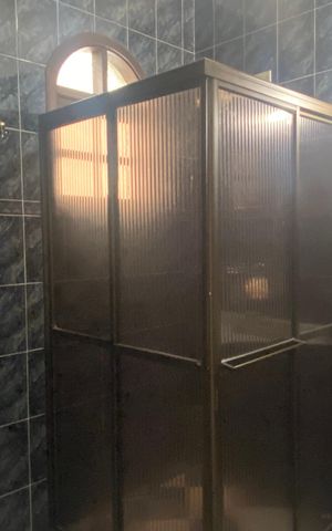 Casa à venda com 500m², 2 quartos e 6 vagasBanheiro social