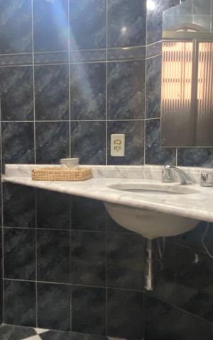 Casa à venda com 500m², 2 quartos e 6 vagasBanheiro social