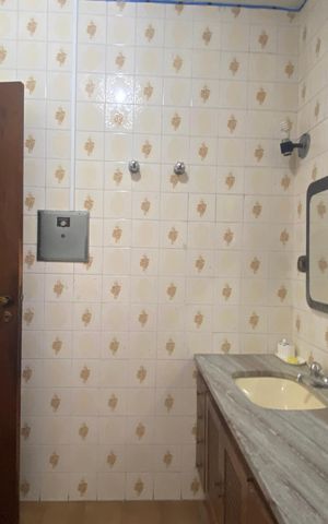 Casa à venda com 500m², 2 quartos e 6 vagasBanheiro da Suíte 2