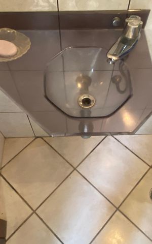 Casa à venda com 500m², 2 quartos e 6 vagasBanheiro da Suíte 3
