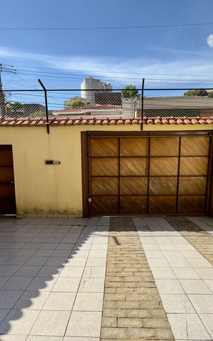 Casa à venda com 480m², 5 quartos e 4 vagas Casa à venda com 480m², 5 quartos e 4 vagasGaragem
