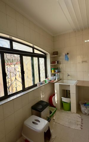 Casa à venda com 480m², 5 quartos e 4 vagas Casa à venda com 480m², 5 quartos e 4 vagasÁrea de Serviço