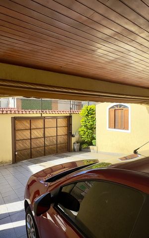 Casa à venda com 480m², 5 quartos e 4 vagas Casa à venda com 480m², 5 quartos e 4 vagasGaragem